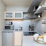 Stylish 1br Kalaranna, Walk To Old Town, Port, Cafes Apartment