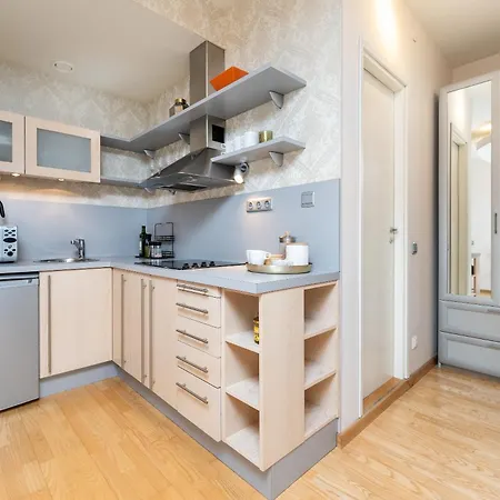 Stylish 1br Kalaranna, Walk To Old Town, Port, Cafes Tallin