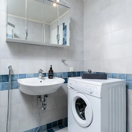 Stylish 1br Kalaranna, Walk To Old Town, Port, Cafes * Tallinn