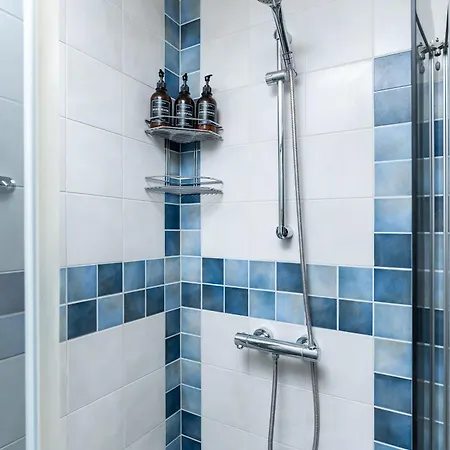 Апартаменти Stylish 1br Kalaranna, Walk To Old Town, Port, Cafes Таллінн