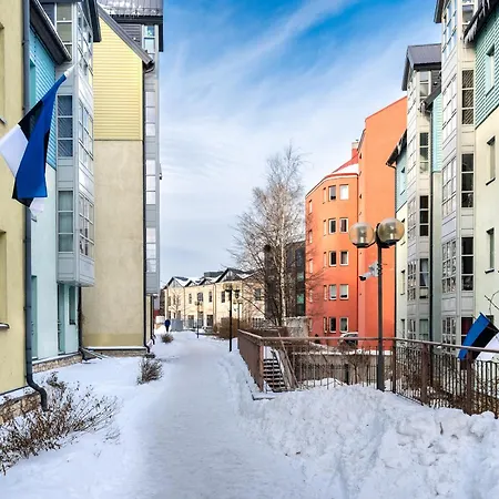 Stylish 1br Kalaranna, Walk To Old Town, Port, Cafes شقة
