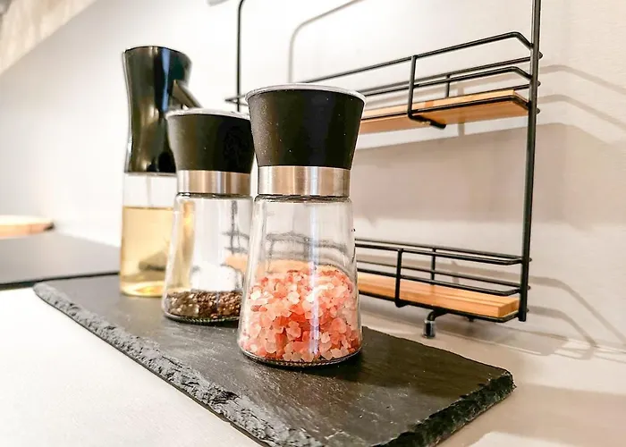 Stylish 1br Kalaranna, Walk To Old Town, Port, Cafes 아파트 *