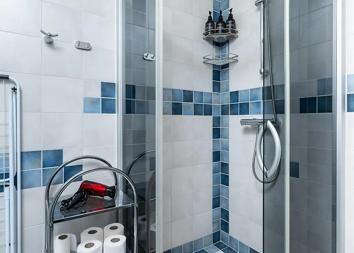 Stylish 1br Kalaranna, Walk To Old Town, Port, Cafes *