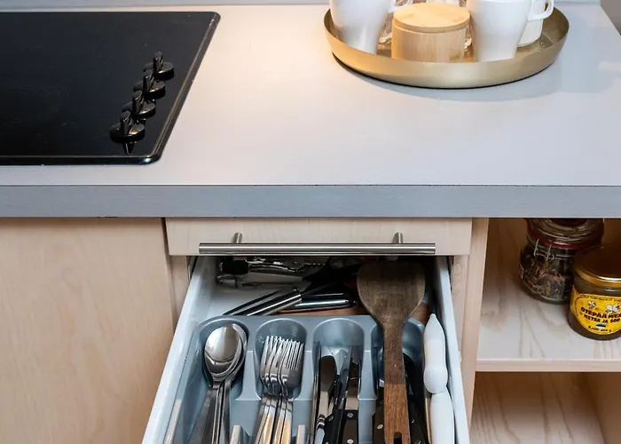 Stylish 1br Kalaranna, Walk To Old Town, Port, Cafes