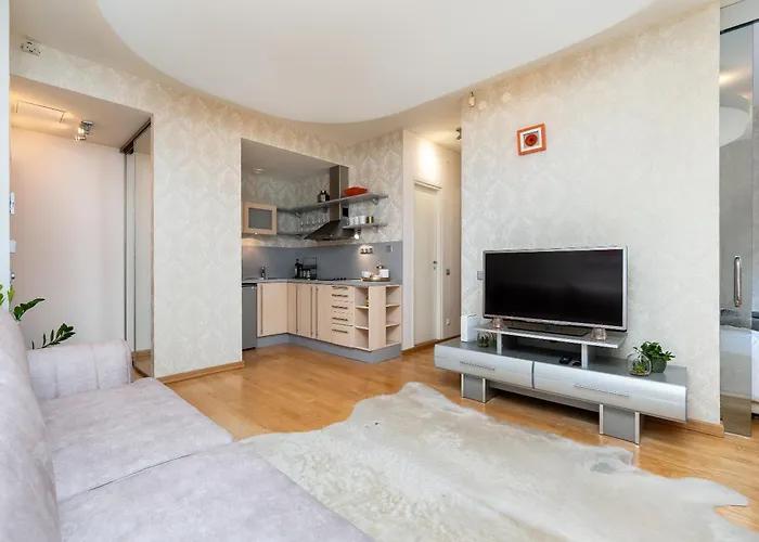 Stylish 1br Kalaranna, Walk To Old Town, Port, Cafés