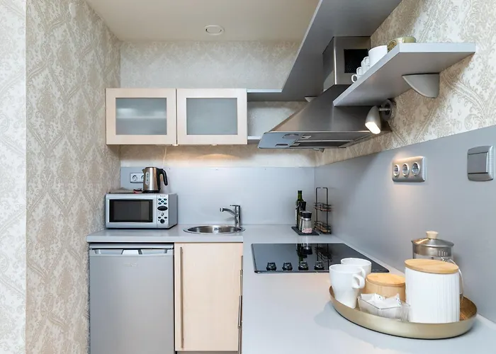 Stylish 1br Kalaranna, Walk To Old Town, Port, Cafés Appartement