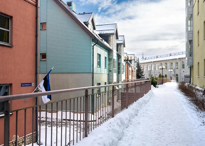 Stylish 1br Kalaranna, Walk To Old Town, Port, Cafés