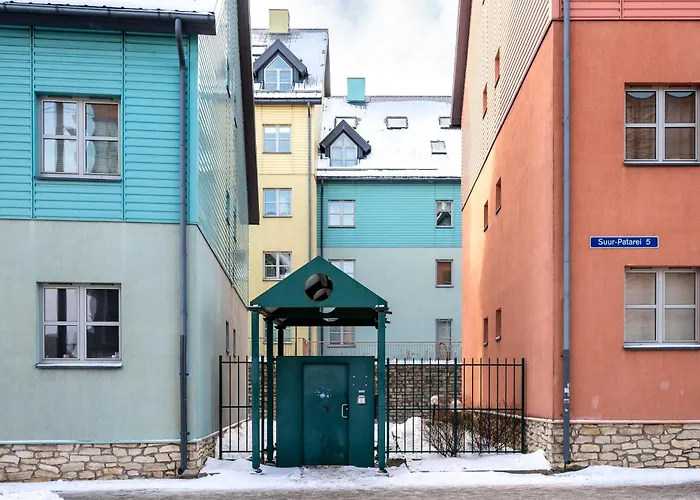 Stylish 1br Kalaranna, Walk To Old Town, Port, Cafés *